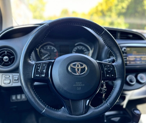 Toyota Yaris cena 37900 przebieg: 260800, rok produkcji 2017 z Wołomin małe 379